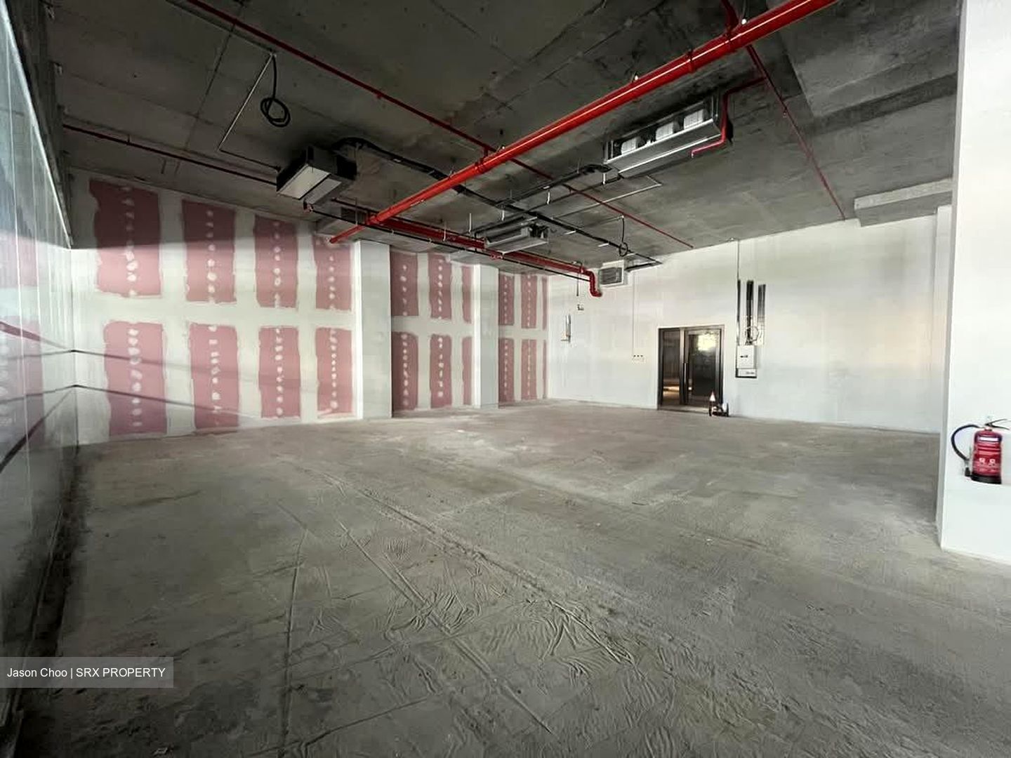 Middle Road (D7), Retail #554057911